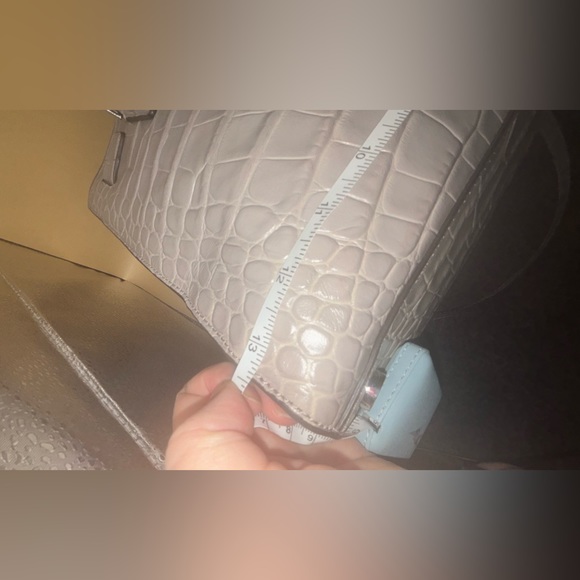 Michael Kors Leather Satchel Dove Grey Croc Embossed Dillon Purse NWOT - Picture 6 of 13